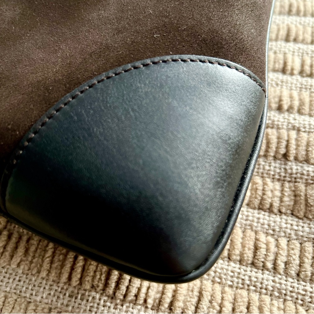 Gucci “Jackie” Vintage Bag.  Brown suede, bamboo handle, and rare crab clasp. - Picture 12 of 12